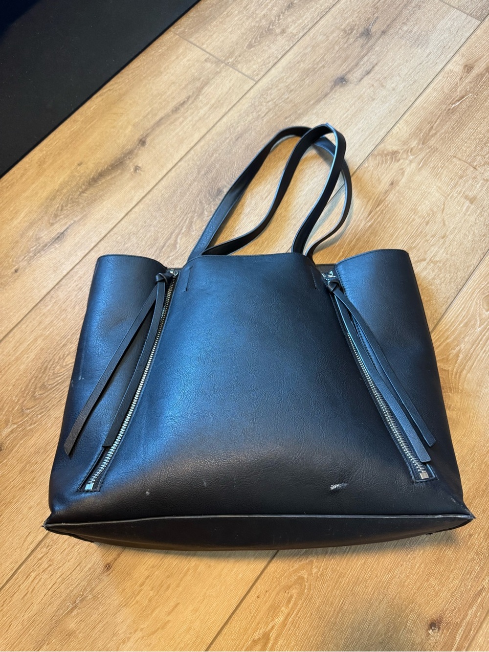 Chelsea28 Leigh faux leather Black tote